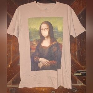 Mona Lisa Mask Art Print T-Shirt - Light Pink